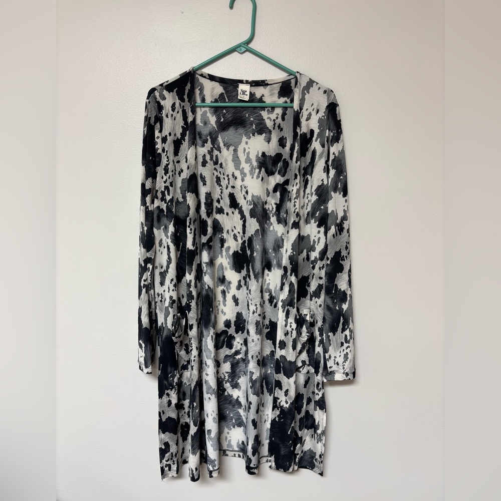 See In Love cardigan duster black white open abstract lightweight flowy M